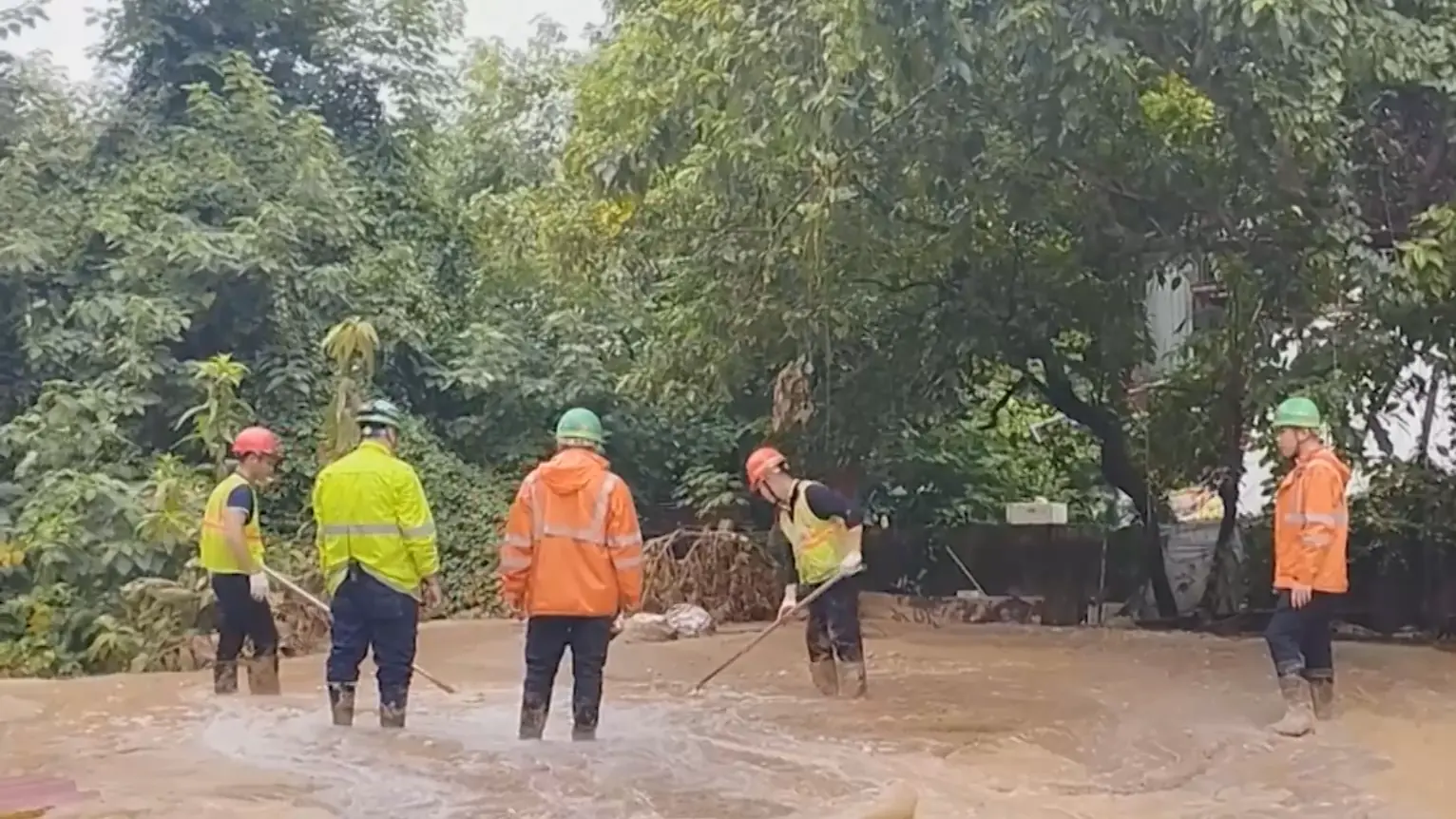 Bùn phun trào khi khoan hầm metro Nhổn-Ga Hà Nội được kiểm soát